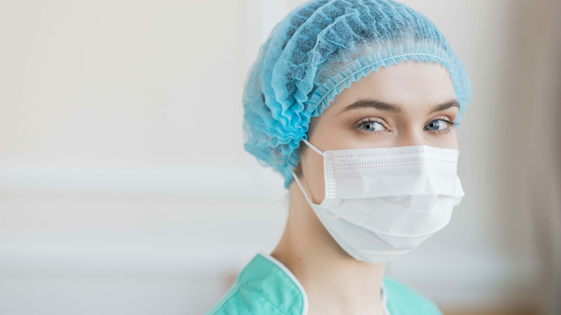 Female person wearing a medical face mask